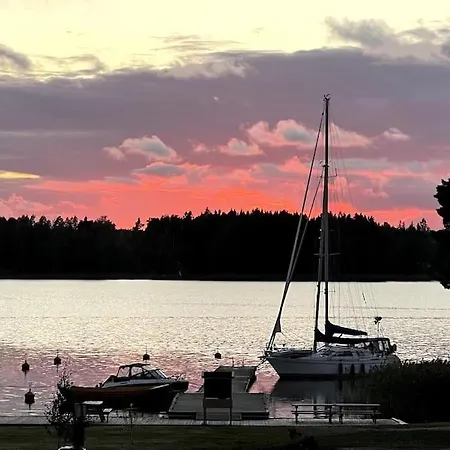 Merikruunu Taehdistoehuvila Otava 15 *