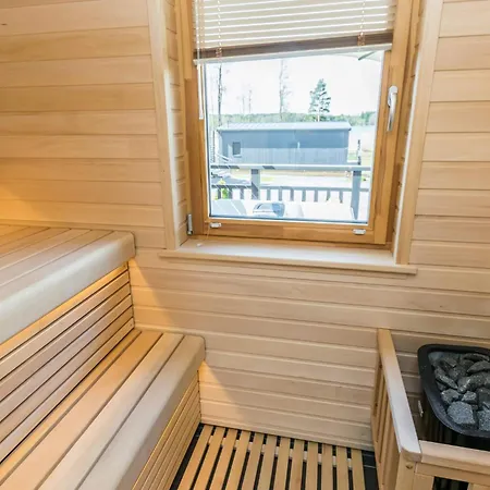 Villa Merikruunu Taehdistoehuvila Otava 15