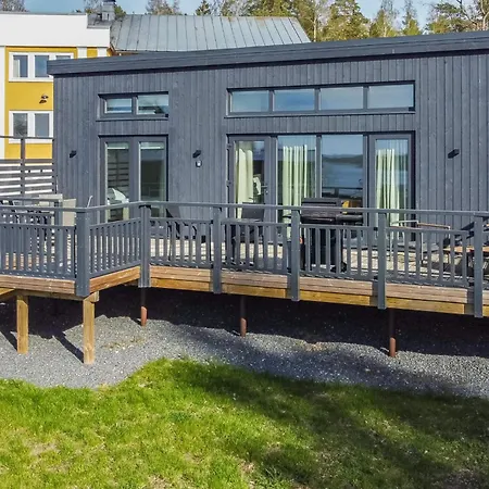 Merikruunu Taehdistoehuvila Otava 15 *